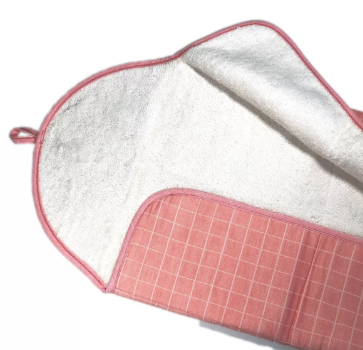 Ensemble cape de bain et tapis à langer