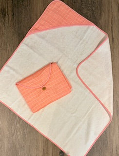 Ensemble cape de bain et tapis à langer